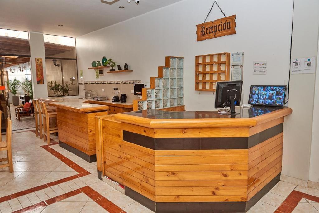 Hostal Montecarlo 카마나 외부 사진